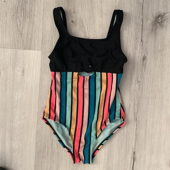 Pair of girls keyhole swimsuits from Cat&Jack + Art Class size 6/6X EUC - Picture 2 of 4